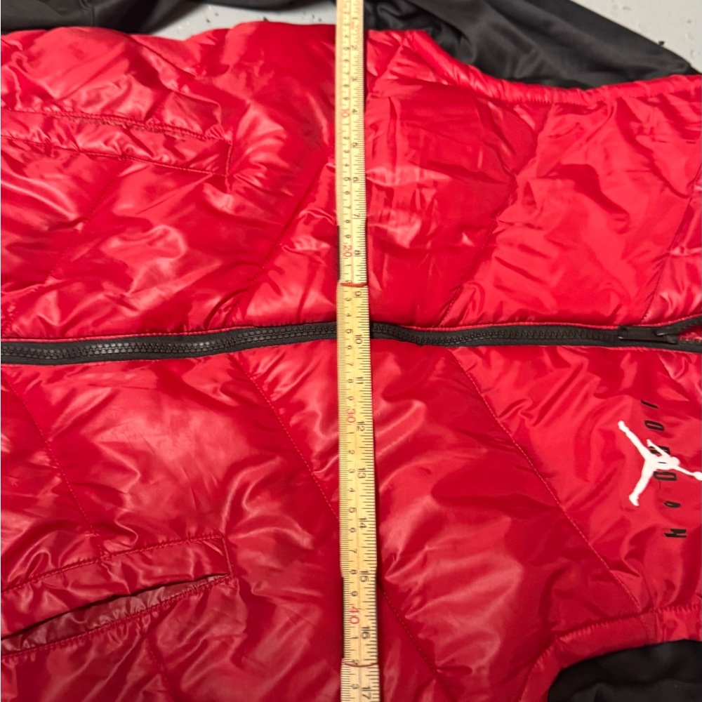 Boys large Jordan Red and Black Jacket - Picture 5 of 9